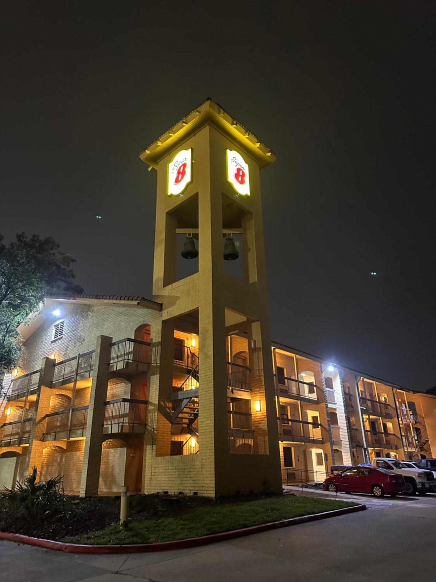 Hotel Super 8 By Wyndham The Woodlands North Esterno foto