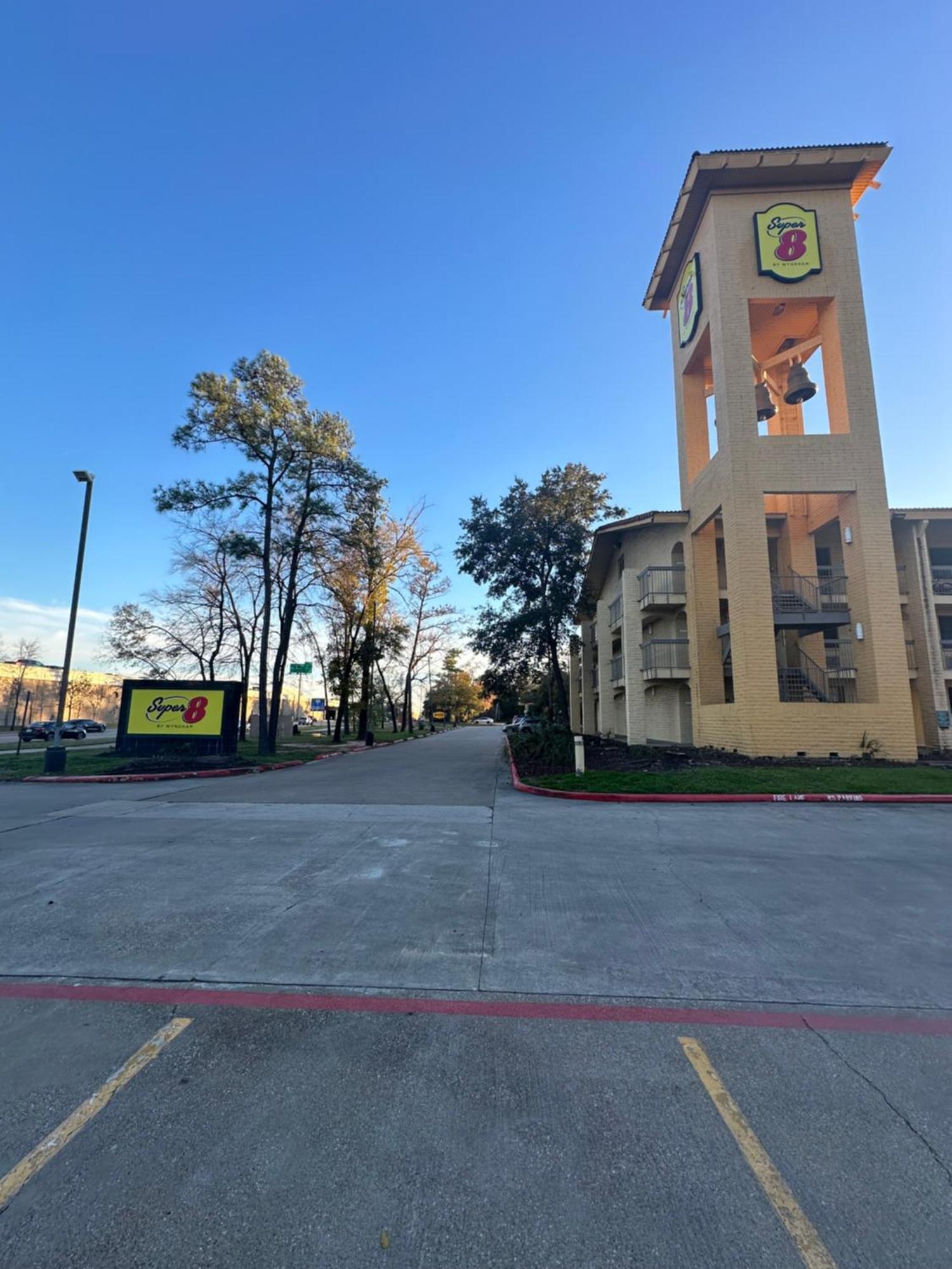 Hotel Super 8 By Wyndham The Woodlands North Esterno foto