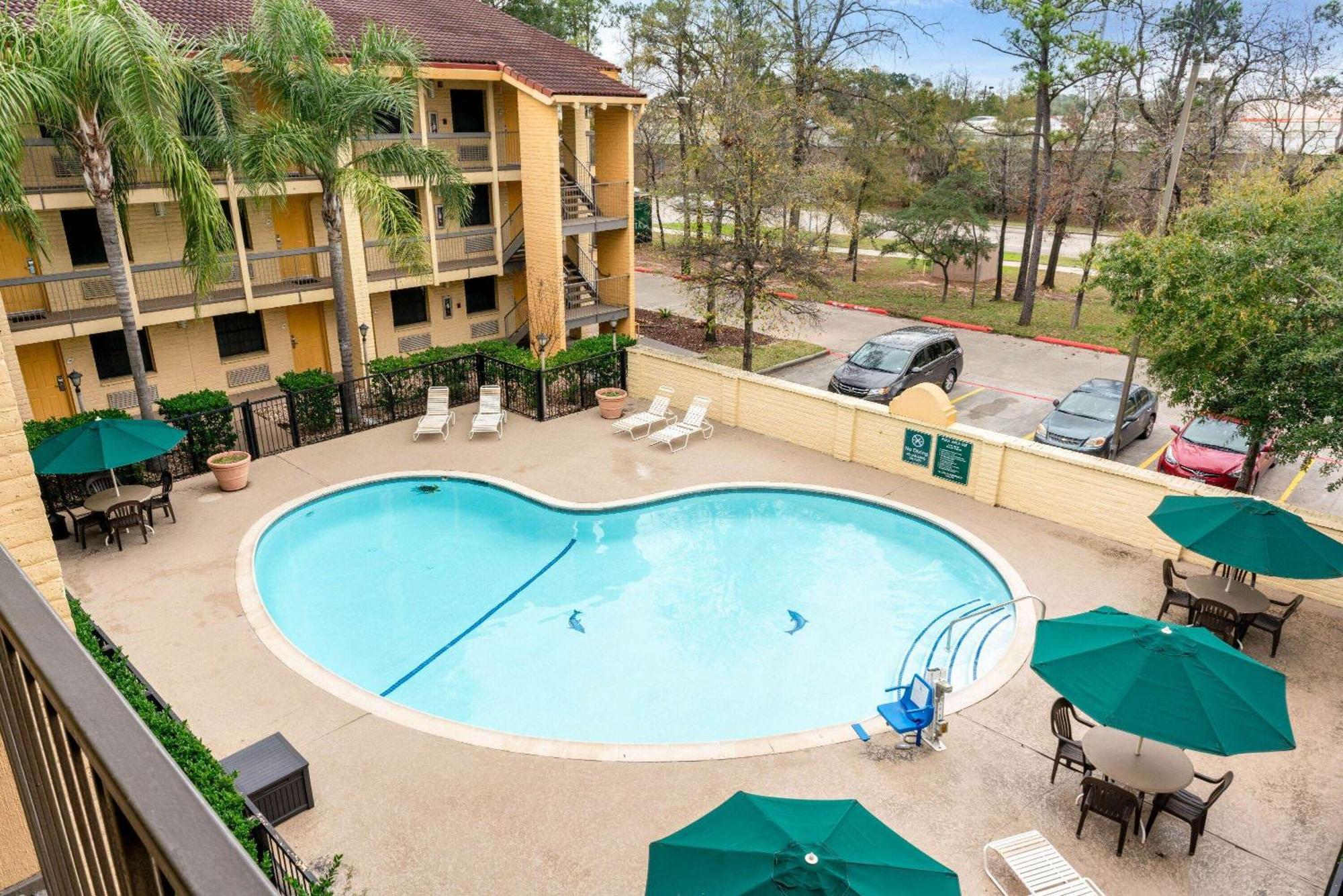 Hotel Super 8 By Wyndham The Woodlands North Esterno foto