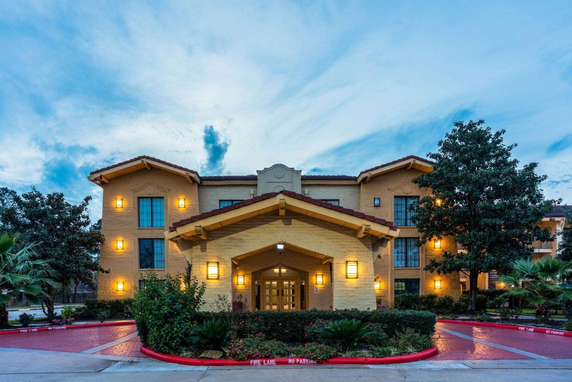Hotel Super 8 By Wyndham The Woodlands North Esterno foto