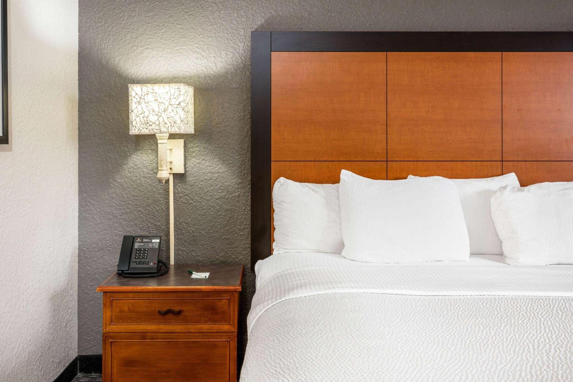 Hotel Super 8 By Wyndham The Woodlands North Esterno foto